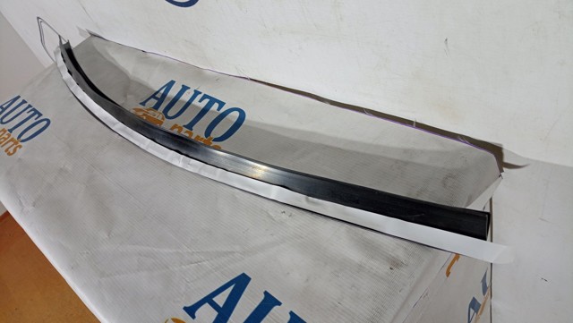 VOLVO 32260538 Уплотнение решётки радиатора в наличии Ровно