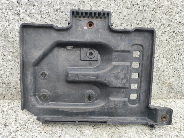 HYUNDAI 371502H000 Полка под аккумулятор в наличии Каменское