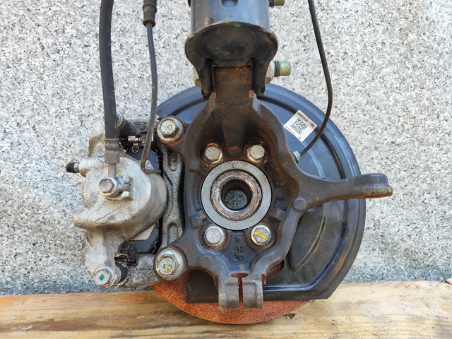 NISSAN 400141KK0A Цапфа передняя правая в наличии Кривой Рог