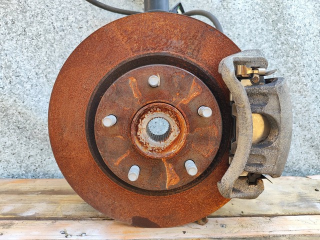 NISSAN 400141KK0A Цапфа передняя правая в наличии Каменское