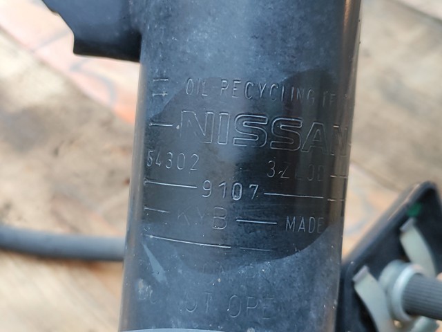 NISSAN 400141KK0A Цапфа (поворотный кулак) передний правый в наличии Хмельницкий