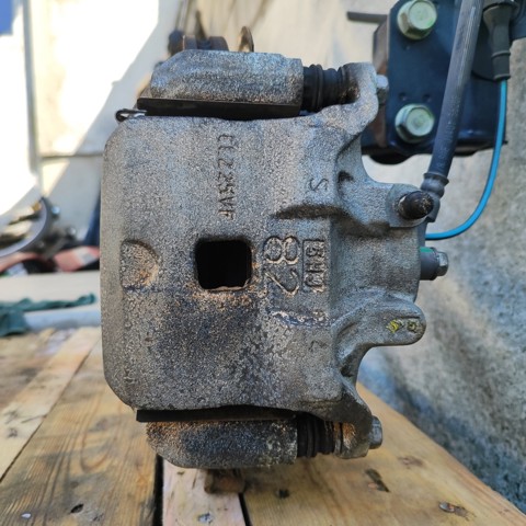 NISSAN 400141KK0A Цапфа передняя правая в наличии Украина