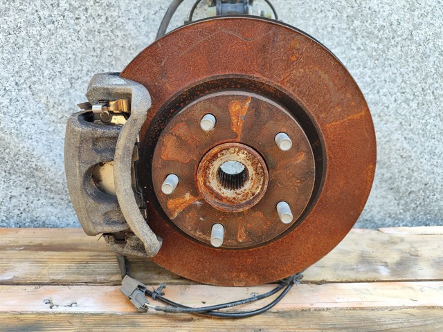 NISSAN 400151KK0A Цапфа передняя левая в наличии Винница