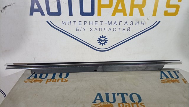 Накладка заднего стекла, правая 4L0853764A2ZZ VAG