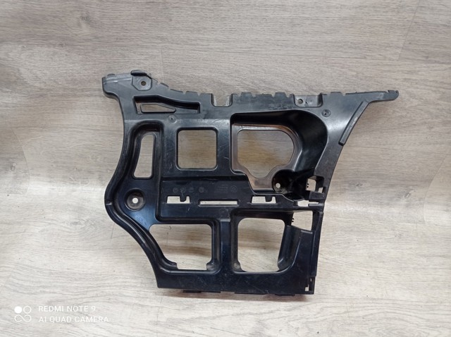 Направляющая заднего бампера, правая 51127202668 BMW