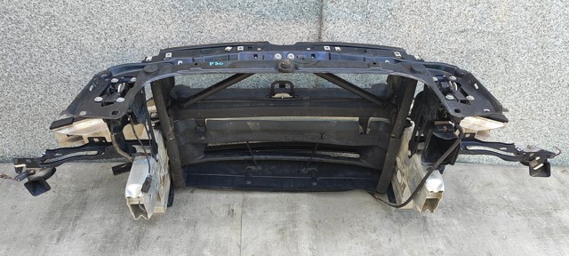 BMW 51647245786 Верхняя рамка радиатора в наличии Тернополь