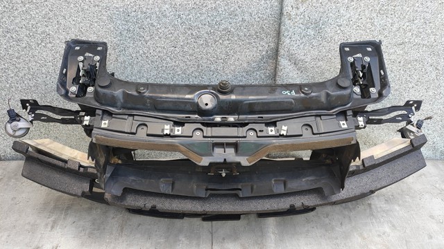 51647245786 BMW Верхняя рамка радиатора купить в Каменское