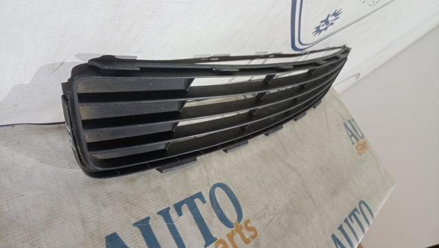 TOYOTA 531120D160 Решетка бампера переднего центральная в наличии Ужгород