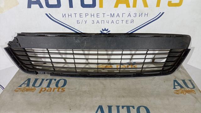 Центральная решетка переднего бампера 531120D210 TOYOTA
