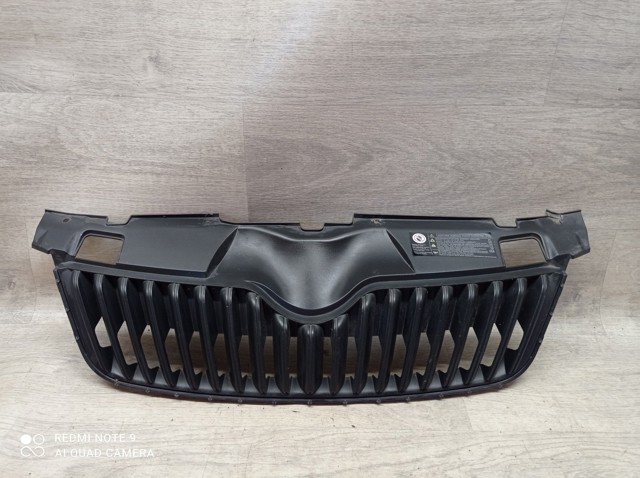 Решетка радиатора 5J0853668C VAG