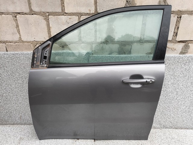 Водительская дверь 6201134104 SSANG YONG