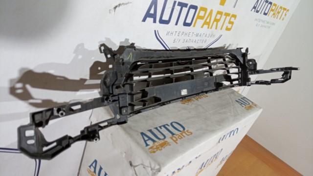 622542412R RENAULT Решетка бампера переднего центральная купить в Украина