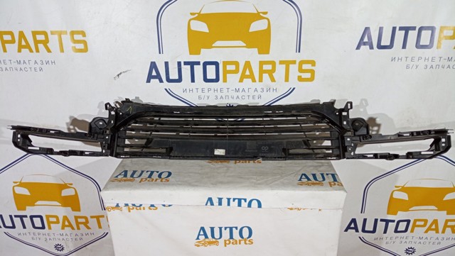 RENAULT 622542412R Решетка бампера в наличии Харьков