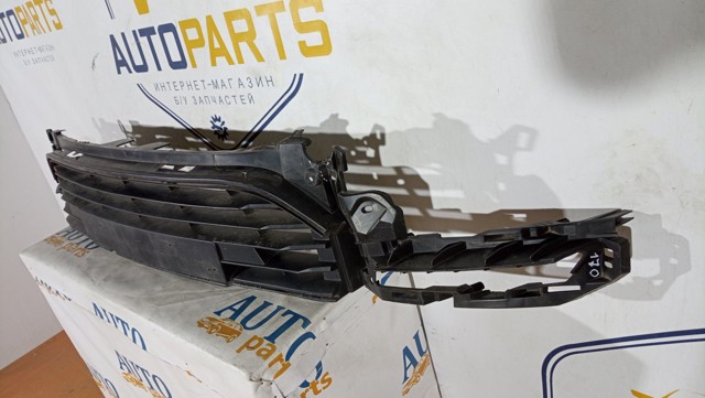 622542412R RENAULT Решетка бампера купить в Ровно