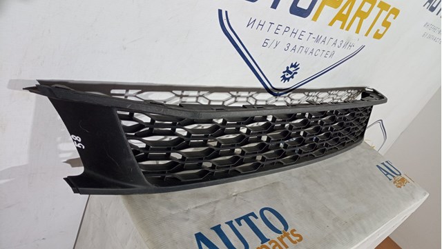RENAULT 622544275R Решетка бампера переднего центральная в наличии Николаев