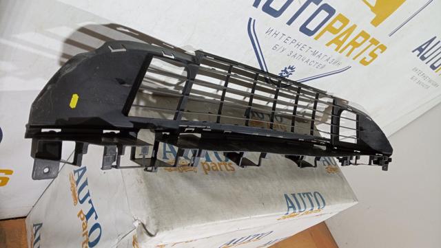 RENAULT 622545401R Решетка бампера переднего в наличии Ирпень