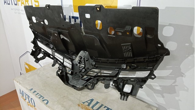 622563184R RENAULT Решетка радиатора купить в Кривой Рог
