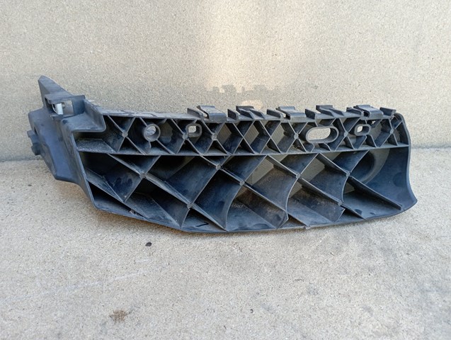 Кронштейн бампера переднего, правый 68227824AA CHRYSLER