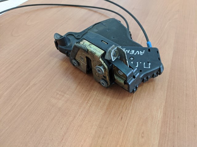 Дверной замок передний правый 6903002162 TOYOTA