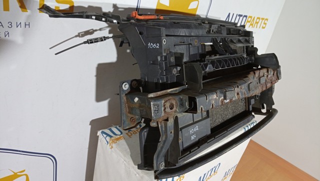 VAG 6R0805588N Рамка радиатора в наличии Житомир