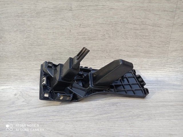6V0807724 VAG Кронштейн решетки радиатора купить в Житомир