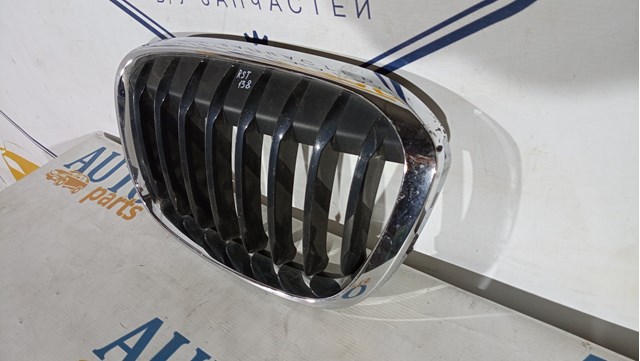 BMW 7383363 Решетка радиатора левая в наличии Николаев