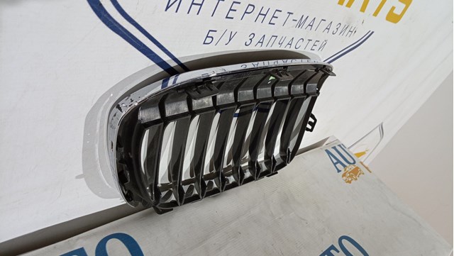 BMW 7383363 Решетка радиатора левая в наличии Киев