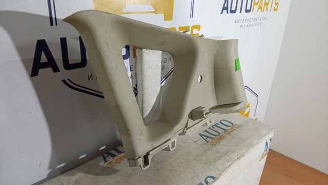 NISSAN 769349U000 Обшивка стойки кузова внутренняя задняя правая в наличии Украина