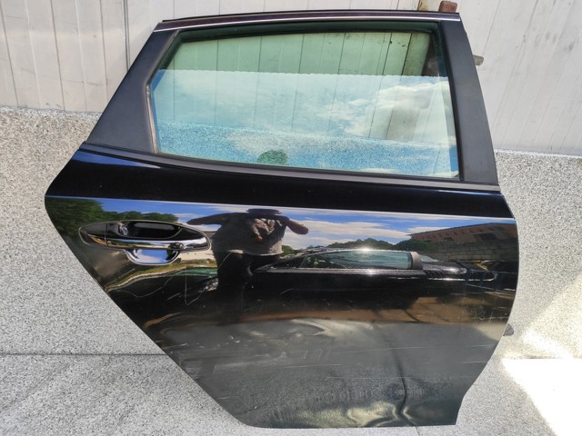 Дверь задняя, правая 77004D4000 HYUNDAI