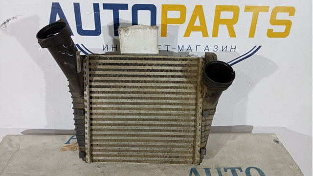 Радиатор интеркуллера 7L6145803D VAG
