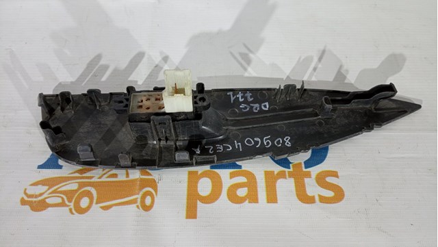 809604CE2A NISSAN купить в Киев
