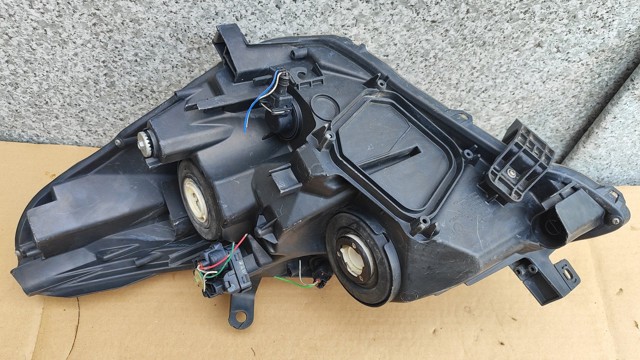 811300F090 TOYOTA Правая фара купить в Львов