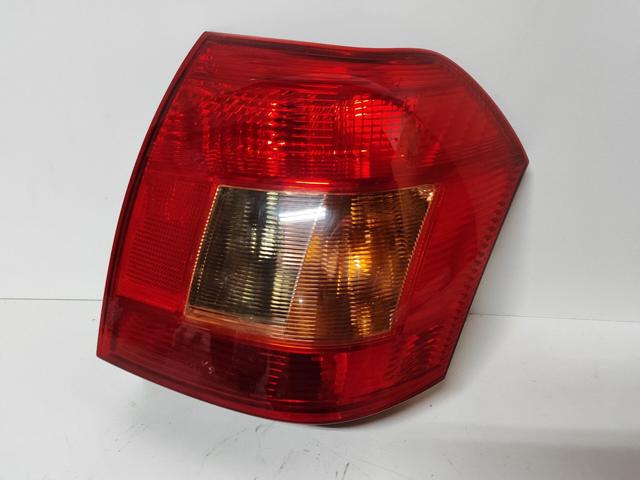 Задний правый стоп 8155102150 TOYOTA