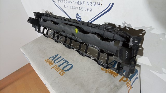 VAG 81A853037D Кронштейн решетки радиатора в наличии Житомир