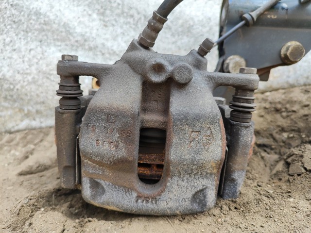 RENAULT 8200755585 Цапфа передняя левая в наличии Запорожье