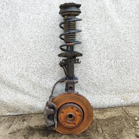 Кулак поворотный передний левый 8200755585 RENAULT