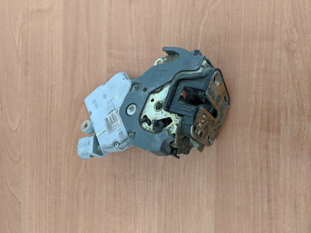 825528H710 NISSAN купить в Кривой Рог