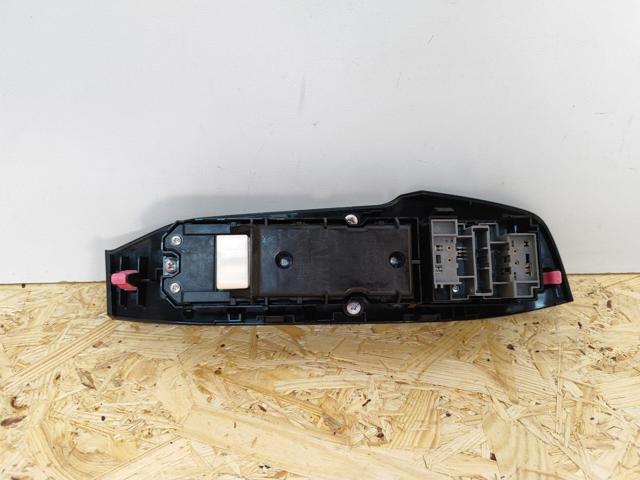 TOYOTA 8404078030 Кнопочный блок управления стеклоподъемником передний левый в наличии Черновцы