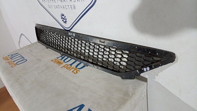 Решетка бампера переднего нижняя 86561D7000 HYUNDAI