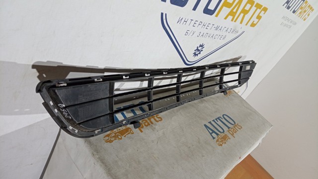 HYUNDAI 86569F1000 Решетка бампера переднего нижняя в наличии Кривой Рог