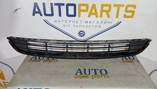 Решетка переднего бампера, нижняя 86569F1000 HYUNDAI