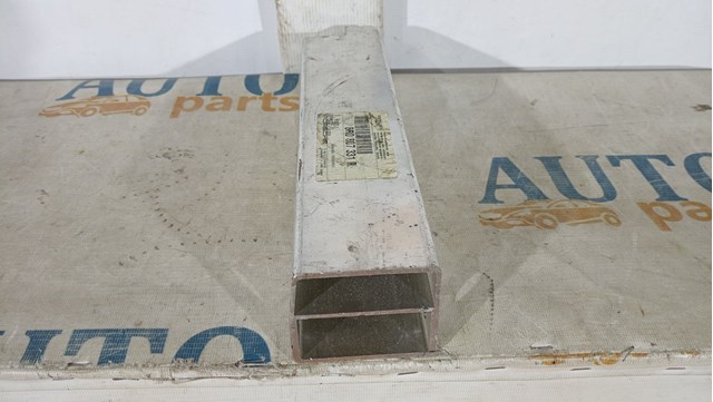 8R0807331B Кронштейн усилителя заднего бампера купить Ужгород
