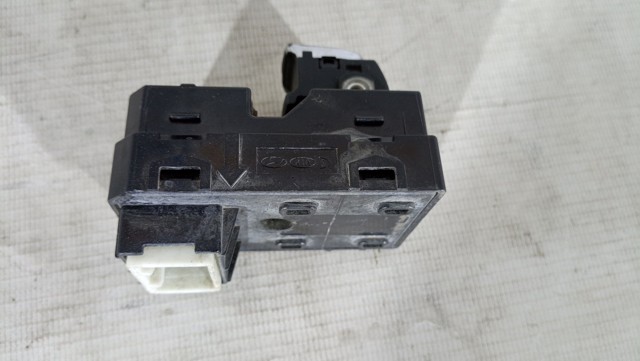 93581D9100 HYUNDAI Кнопка включения мотора стеклоподъемника задняя купить в Чернигов