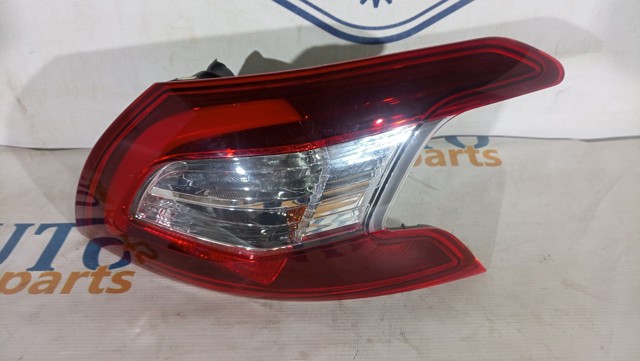 Задний правый внешний фонарь 9677817580 PEUGEOT