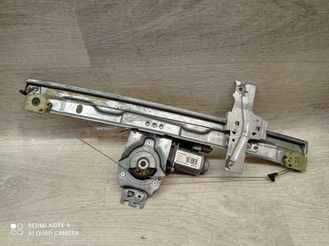 Стеклоподъемник передней двери 9681181980 PEUGEOT