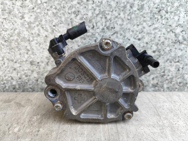 Вакуумный насос 9804021880 PEUGEOT