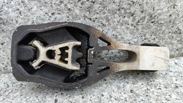 Подушка двигателя 9811786680 PEUGEOT