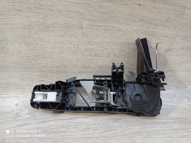 MERCEDES A0997601502 Держатель наружной ручки двери передней левой в наличии Винница