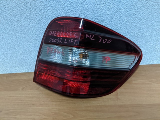 Задняя правая фара A1649061200 MERCEDES