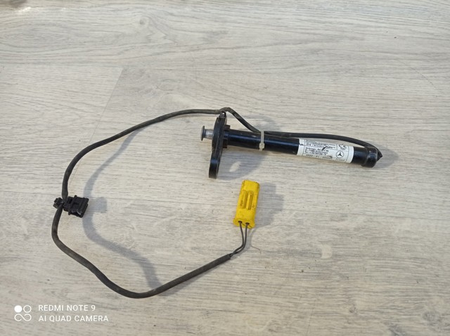 Рычаг открывания капота A1779062301 MERCEDES